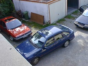 [Q]AGGRESSOR's car (red), [Q]Deathangel's car (blue) and, partly visible, [Q]Schatt's car