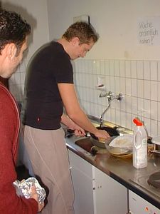 [Q]Schatt had to wash the dish first